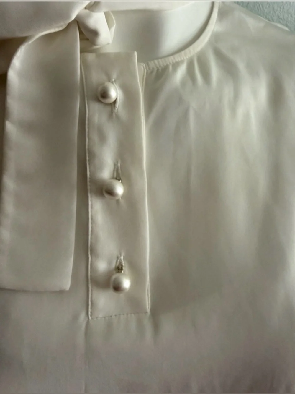 CHANEL Uniform ivory Blouse Shirt Tie Bow Pearl Buttons Polyester 38/6 - Picture 3 of 16